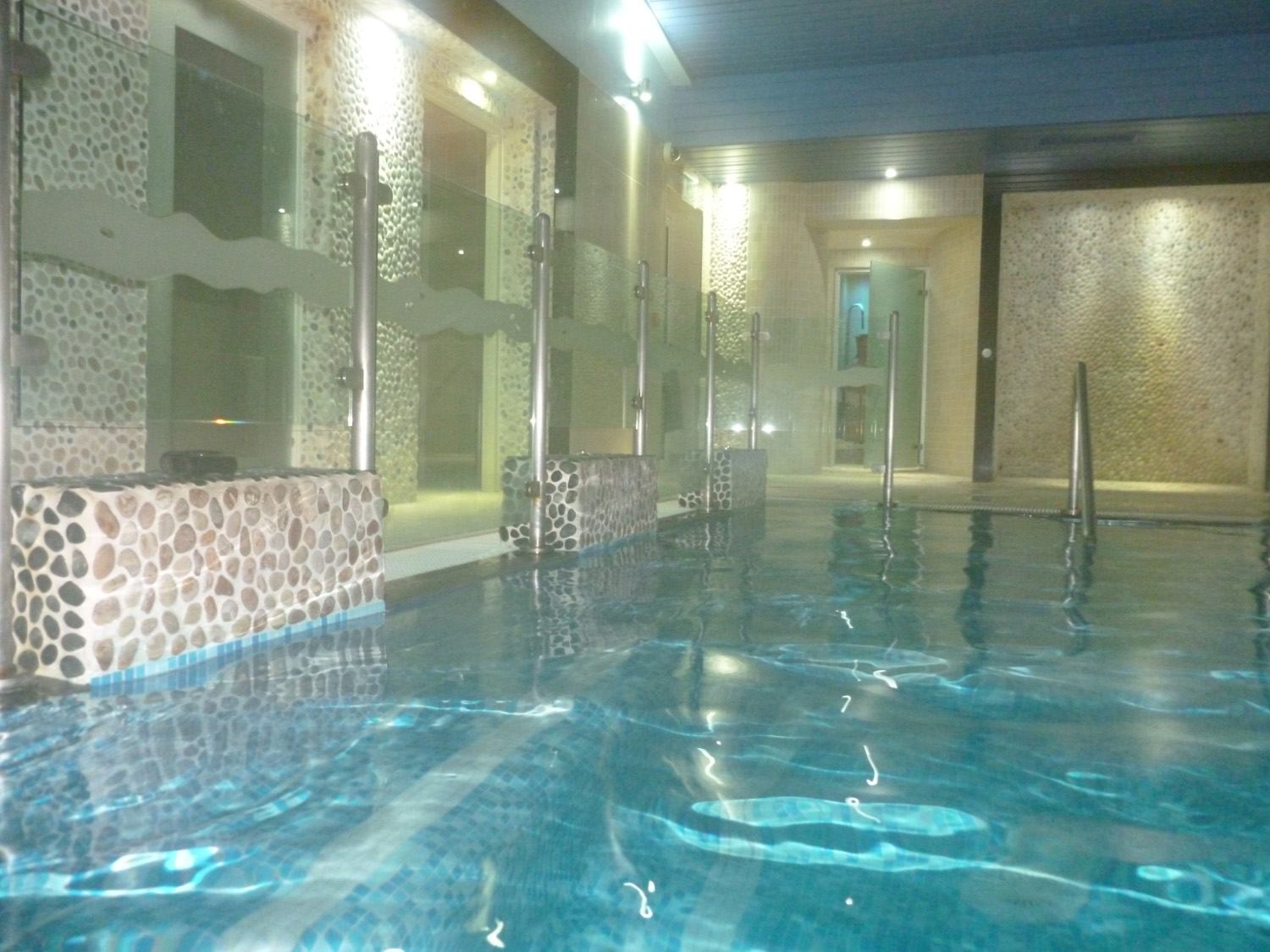 london-beach-hotel---hydrotherapy-pool.jpg