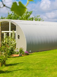 Brabourne Nissen Hut 2 Poppyhollis (NOV2021)